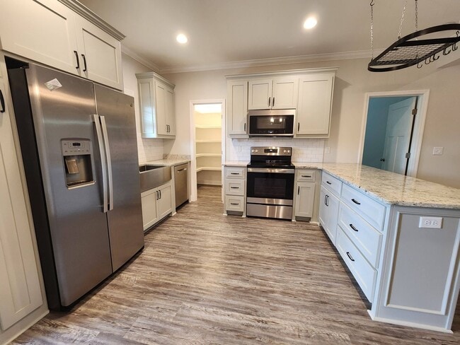 Photo - Charming 4-Bedroom Home with Modern Finishes in Hahira, GA - Lawn Care Included