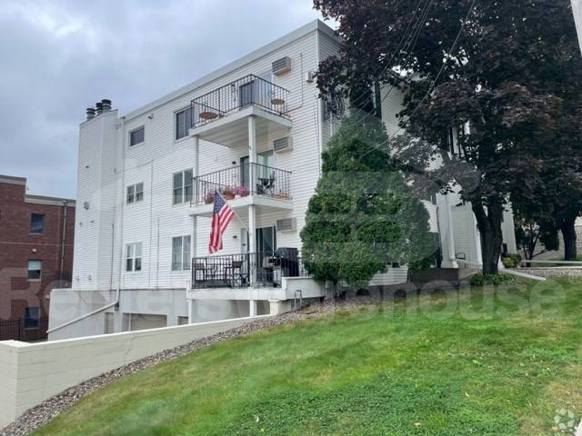 Building Photo - 301 3rd St S Rental