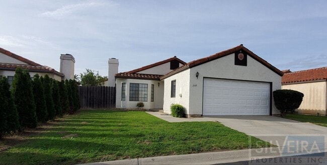 Building Photo - Gated Community 3 Bedroom 2 Bath in Preisker Gardens!