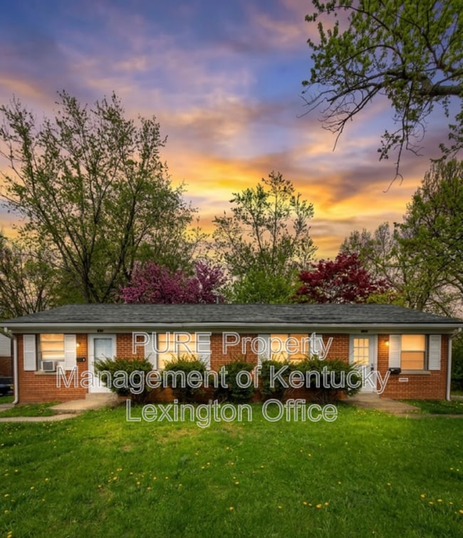 Building Photo - 627 Silverleaf Dr