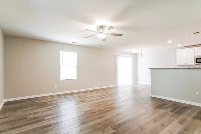 Photo - 301 Rustling Way