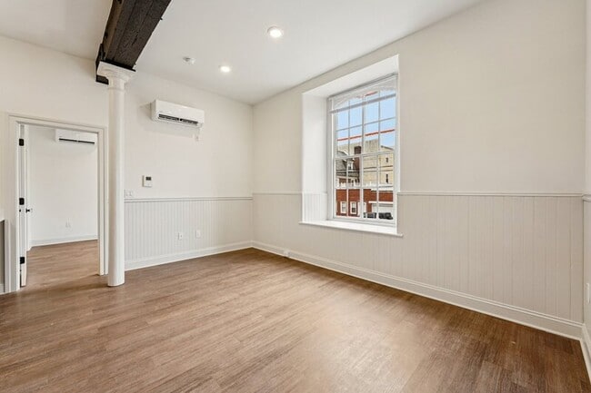 Photo - 401 Martin St