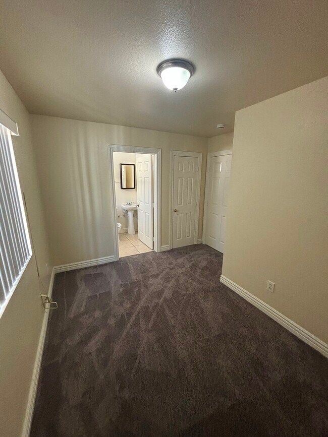 Photo - 327 E 106th St