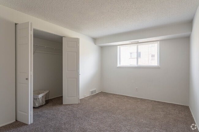 2BD 1BA 920 sq. ft.