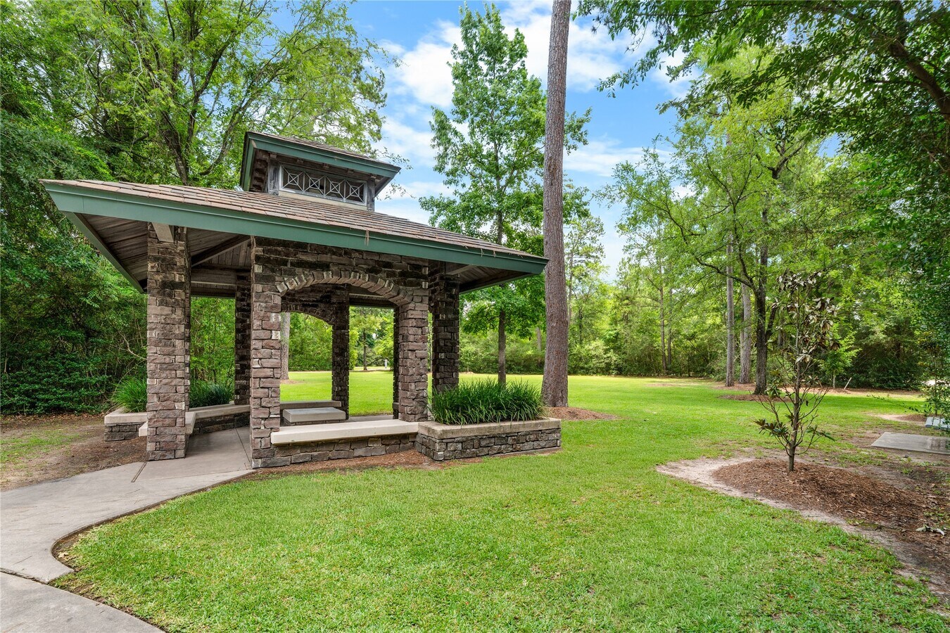 Photo - 131 E Beckonvale Cir