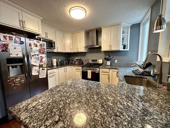 Photo - 704 Montclair St