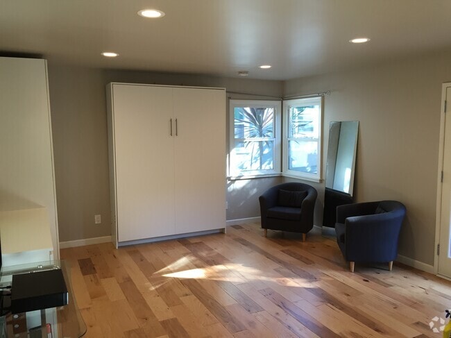 Building Photo - 503 Bay St Unit A Rental