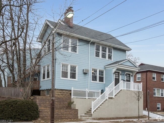Building Photo - 652 Valley Rd Unit 1 Rental