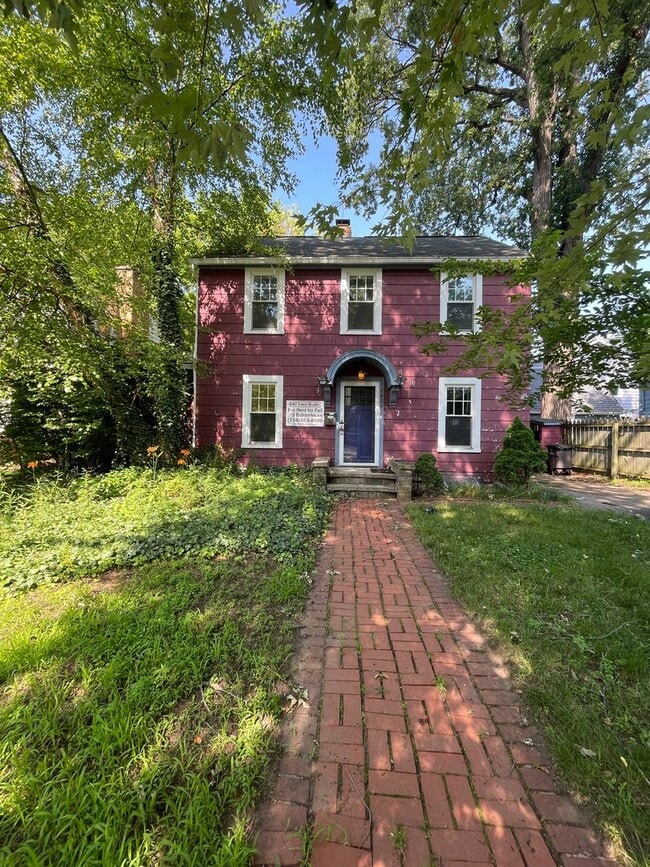 Building Photo - 3-Bedroom House with Theater-style Basement | Parking, Laundry, & Fenced Yard