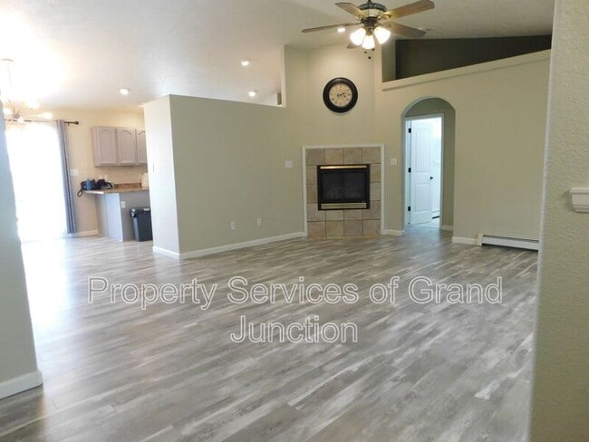 Photo - 502 Garnet Dr