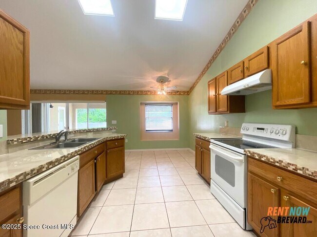 Photo - 450 Scodella St SW
