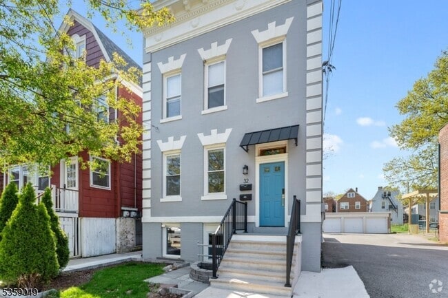 Building Photo - 32 Willowdale Ave Rental