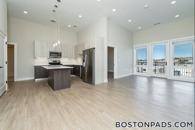 Photo - 340 Bremen St Unidad 404