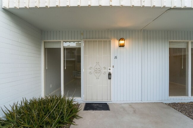 Photo - Well-maintained 2-bedroom, 1.5-bath townhome in the heart of Central Phoenix!