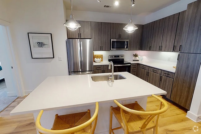 Building Photo - City Life Starts Here – Spacious 1 Bed / 1... Unit 21YE Rental
