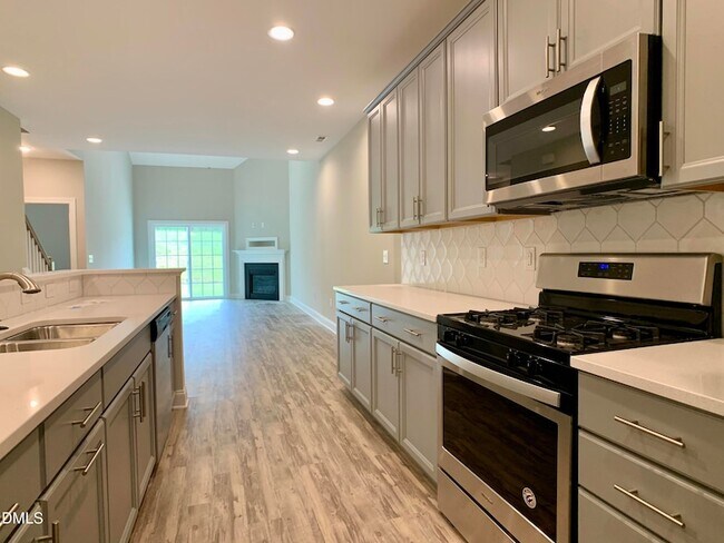 Photo - 672 Barneswyck Dr