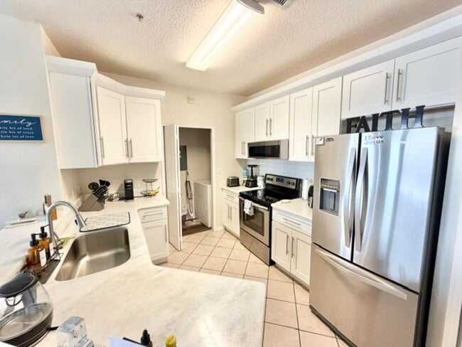Photo - Maitland - 2 Bedroom, 2 Bathroom - $1,950.00