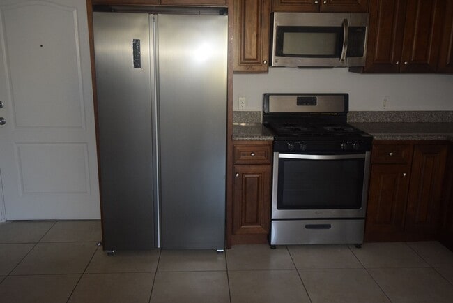 7122 Amigo Ave Unit 204