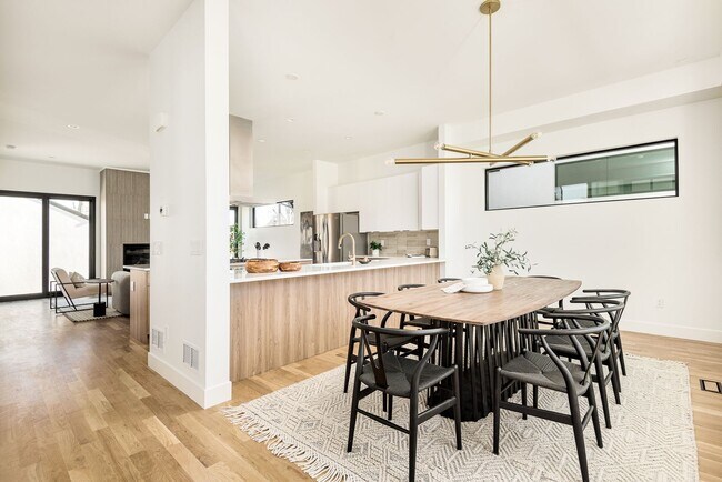 Photo - LUX 3BD, 4BA Sunnyside Home with Office and 2-Car Garage