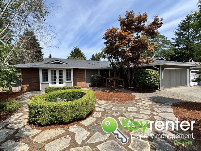 Stylishly Updated Lakewood Home in Seclude... - Stylishly Updated Lakewood Home in Seclude...