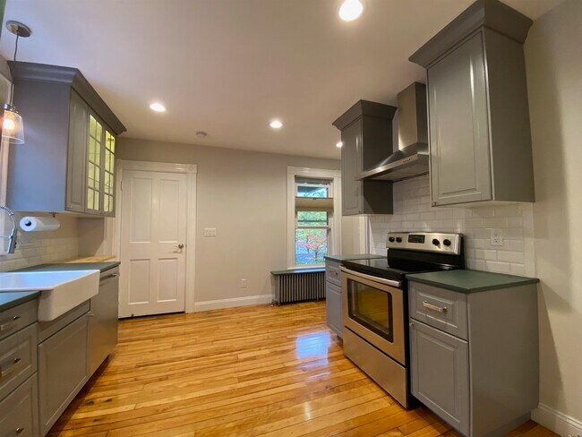 Photo - 15 Summit St