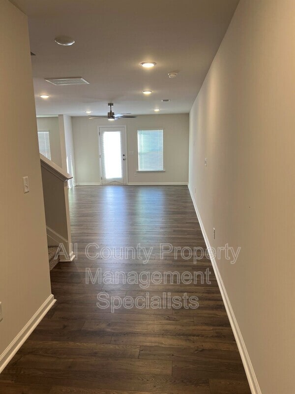 Photo - 4100 Half Mast Lp