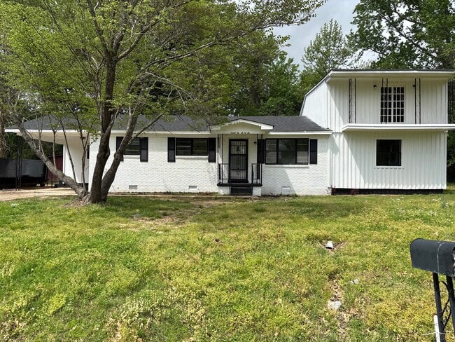 Building Photo - 211 Nance St