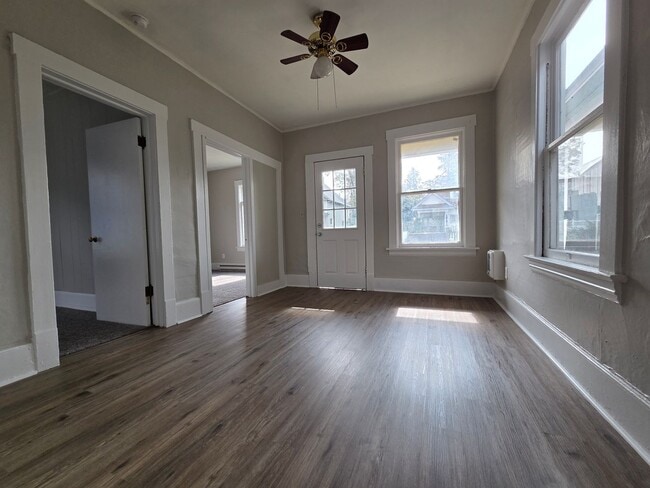 Photo - 1618 W Spofford Ave