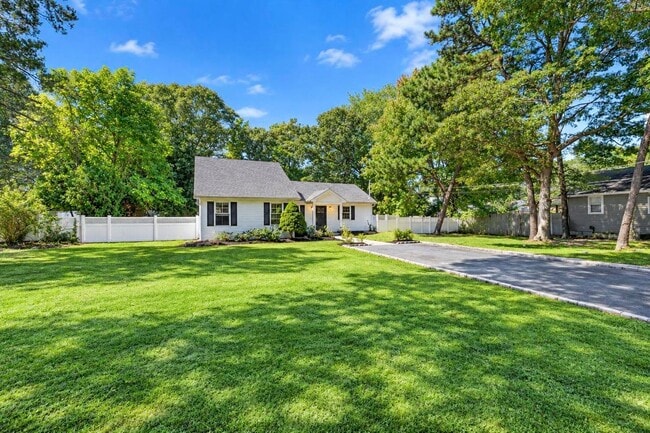 212 N Evergreen Dr