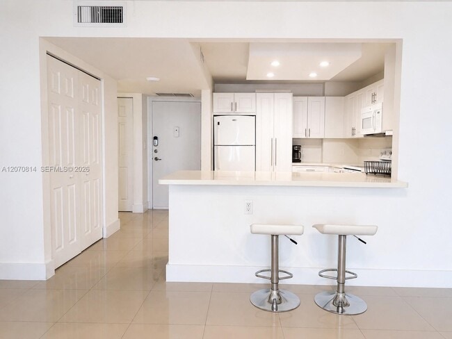 Building Photo - 1865 S Ocean Dr Unit 8I