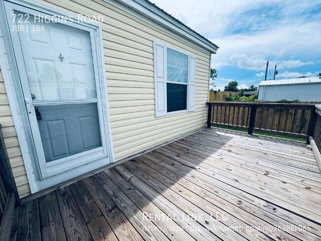 Photo - 722 Higgins Rd