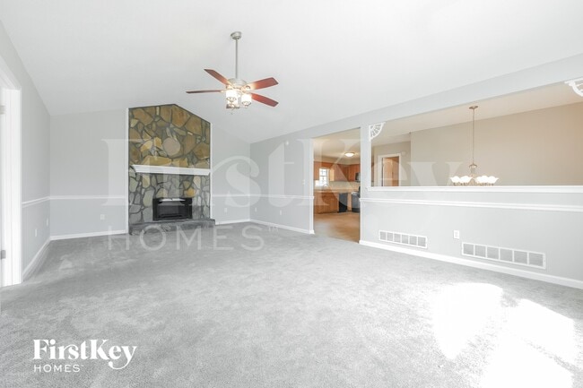 Photo - 221 Whitney Ln