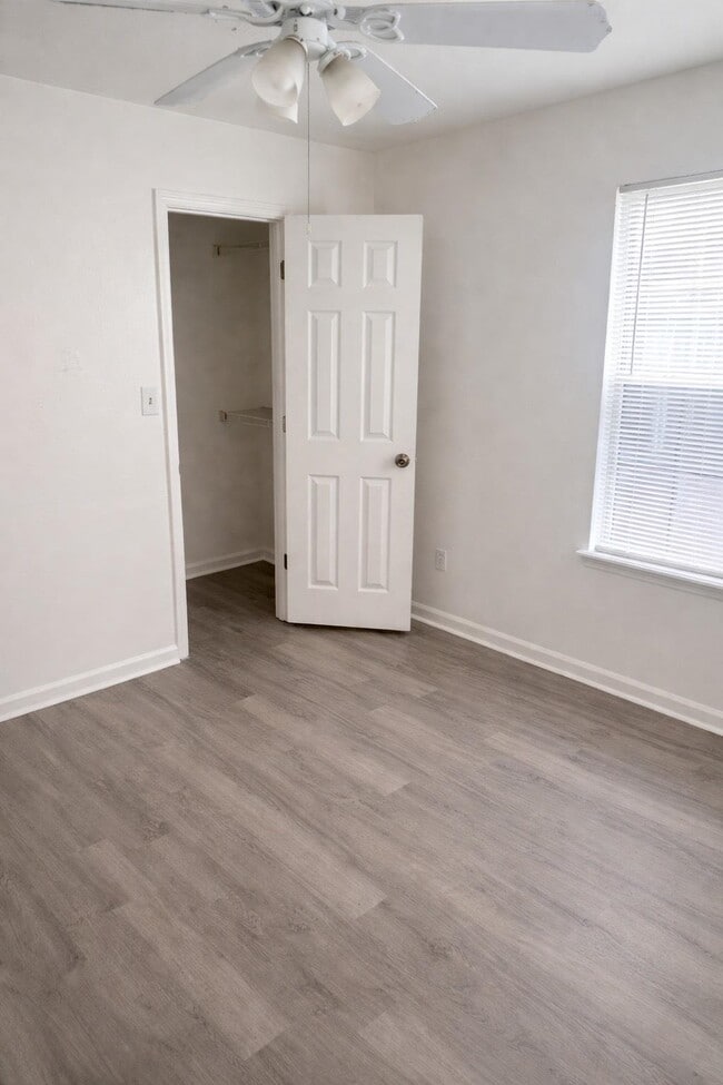 Photo - 2221 Timberwood Cir N