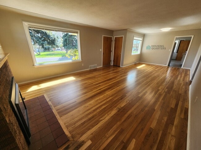 Photo - Beautiful single family home just minutes from Argonne and Upriver Drive!
