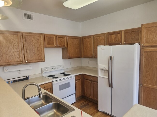 Photo - 8500 E Jefferson Ave