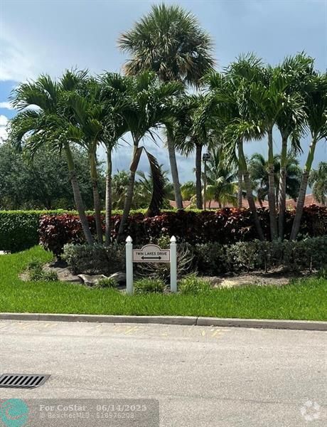 Building Photo - 9936 Twin Lakes Dr Unit 34-F Rental