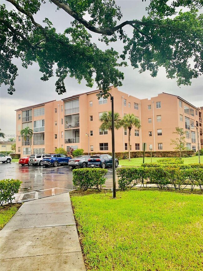 2851 Somerset Dr Condo For Rent in Lauderdale Lakes, FL