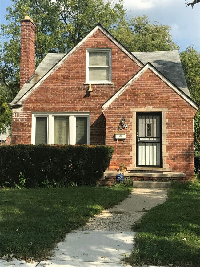 Photo - 15366 Stout St