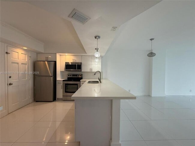 Building Photo - 2 bedroom in Sunny Isles Beach FL 33160 Unit 808