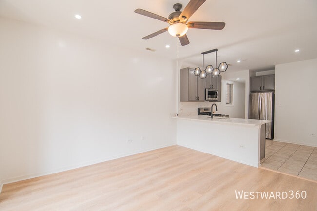 Photo - 2534 W Harrison St Unidad 1