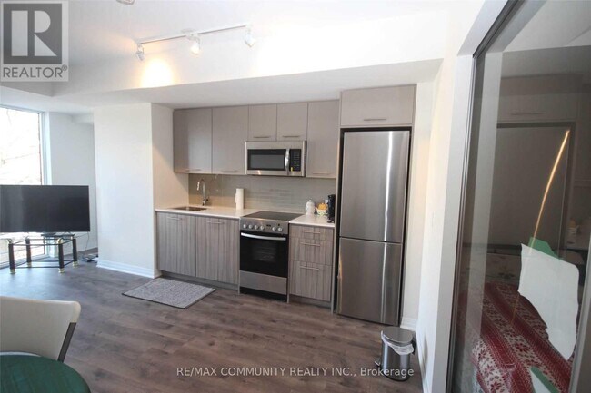 Photo - 1630 Queen St E Unité 303