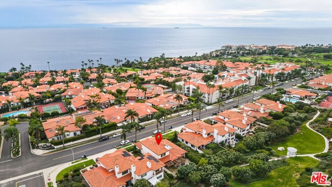 Photo - 6505 Beachview Dr