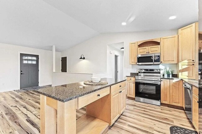 Building Photo - 252-254 Unit 252