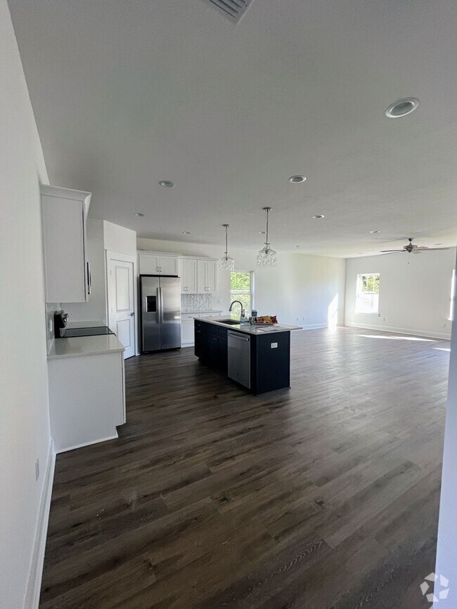 Building Photo - Beautiful NEW CONSTRUCTION 3-bedroom 2 bat... Rental