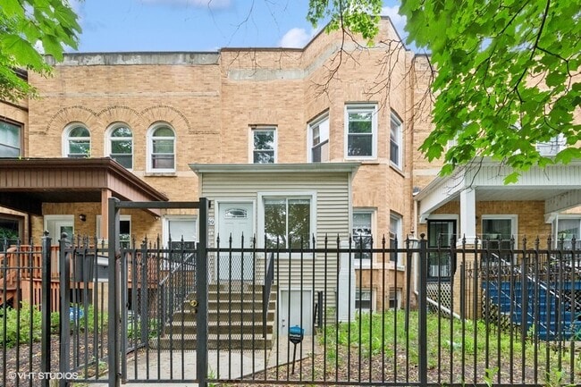 Photo - 4229 S Prairie Ave House