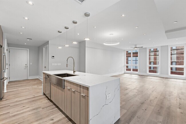 Photo - 727 Adams St