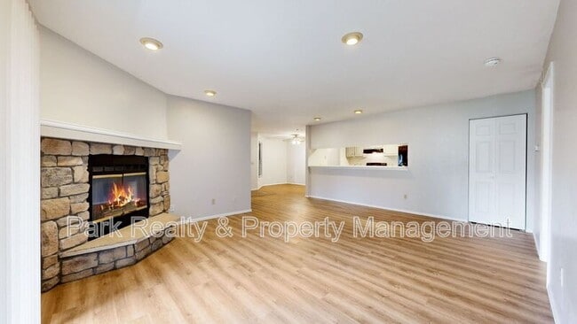 Photo - 12024 W Cross Dr
