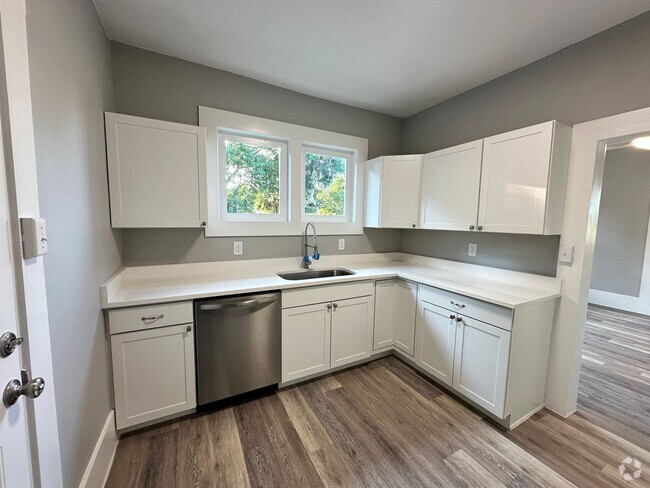 Building Photo - Newly Renovated 1 Bed 1 Bath Leesburg Unit D Rental