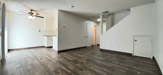 Building Photo - Rosewood Villas: 2 Bedrooms, 1.5 Bathroom ... Unit 1039-C