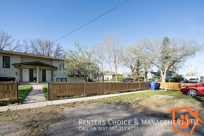 Photo - Pet Friendly Townhouse In Claresholm Close To Amenities